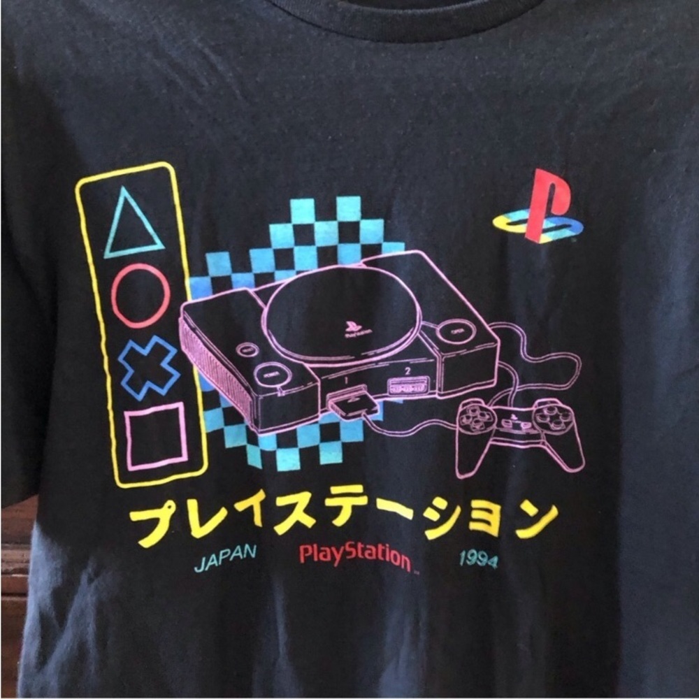 Playstation black short sleeve graphic tee in size L